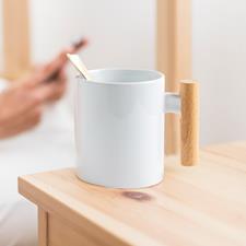 Caneca Cerâmica Sublimação Asa Madeira Muggo | 350ml | Cores Vibrantes Durabilidade Premium | Brinde Personalizado